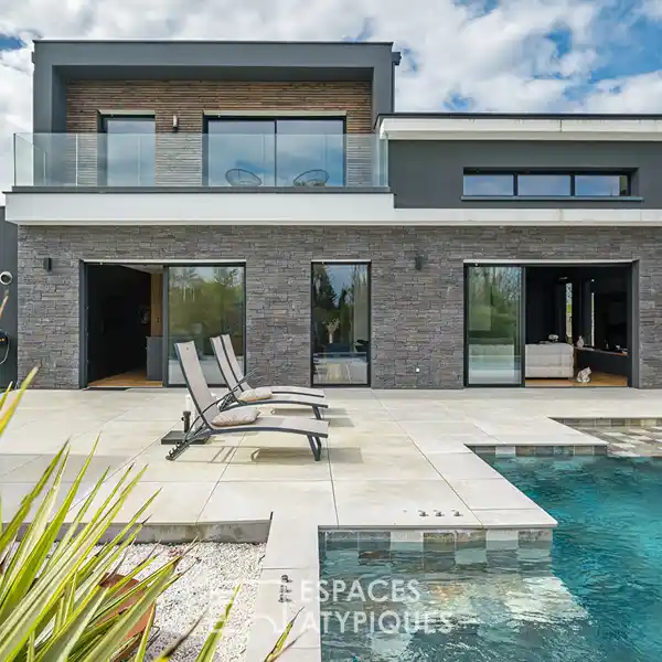 ARCHITECT-DESIGNED VILLA