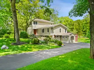 Perfect Blend of Comfort and Modern Style
