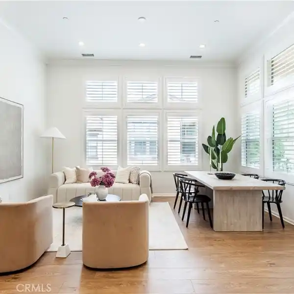 MODERN CONDOMINIUM IN A QUIET NEIGHBORHOOD