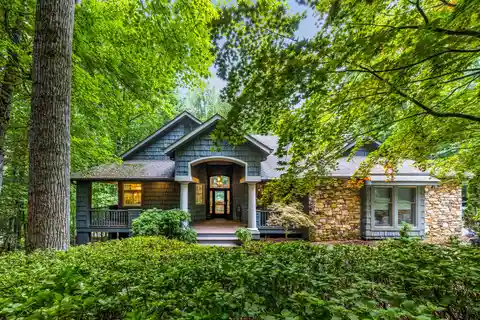 Artist's Mountain Retreat in Champion Hills