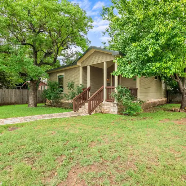 RARE EAST AUSTIN RESIDENCE