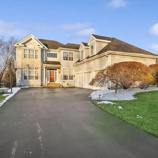 SPACIOUS BEAUTY IN PRESTIGIOUS WALKER GORDON