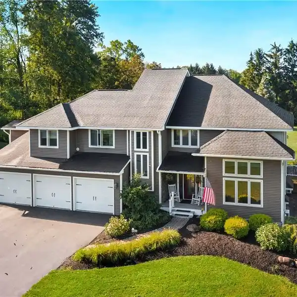 PRIVATE 5.8-ACRE ESTATE WITH LUXURY AMENITIES