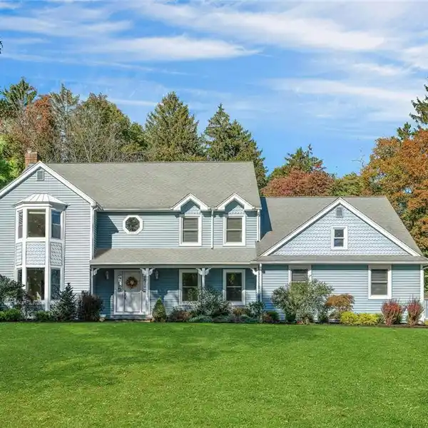 UPDATED HARTLEY ESTATES HOME WITH BONUS SPACES