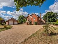 TASTEFULLY MODERNISED HOME IN A CONVENIENT RURAL LOCATION