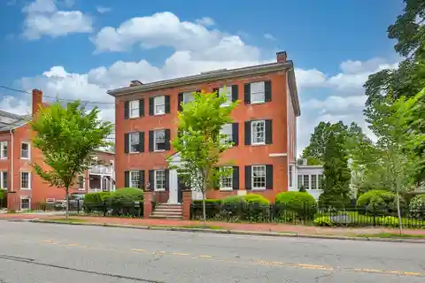 Exquisite Newly Constructed Townhouse