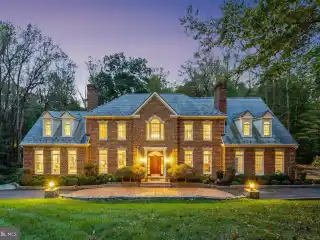 Exceptional Residence in Falcon Ridge on the Potomac