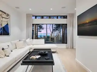 Highly Regarded Beachfront Apartment