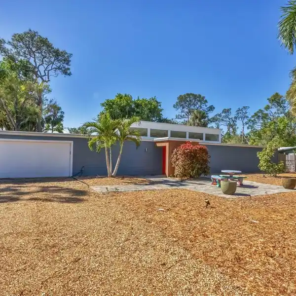 MID-CENTURY GEM ON AN EXPANSIVE LOT