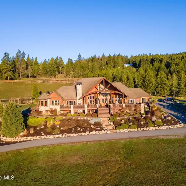 EXQUISITE HOME IN COUGAR GULCH