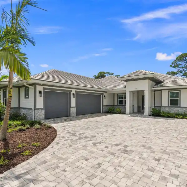 LUXURY CAPE CLUB HOME WITH CHAMPIONSHIP VIEWS