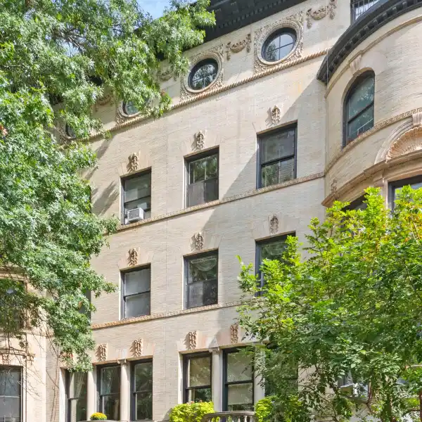 CLASSIC NEW YORK CITY TOWNHOUSE