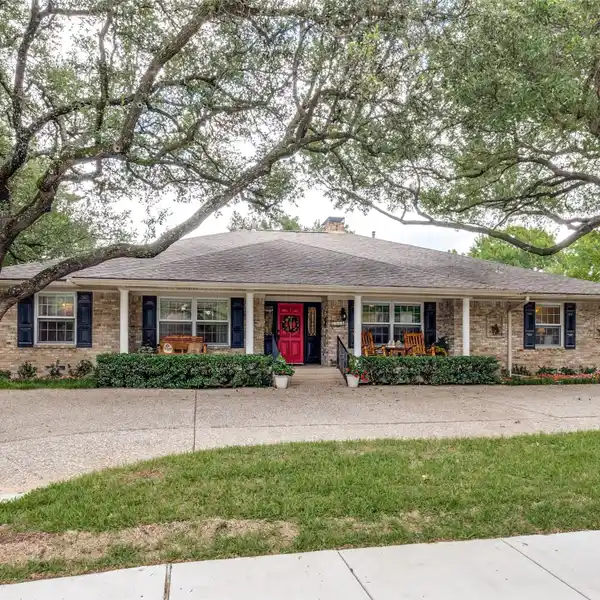 PRESTON HOLLOW GEM WITH FABULOUS POTENTIAL