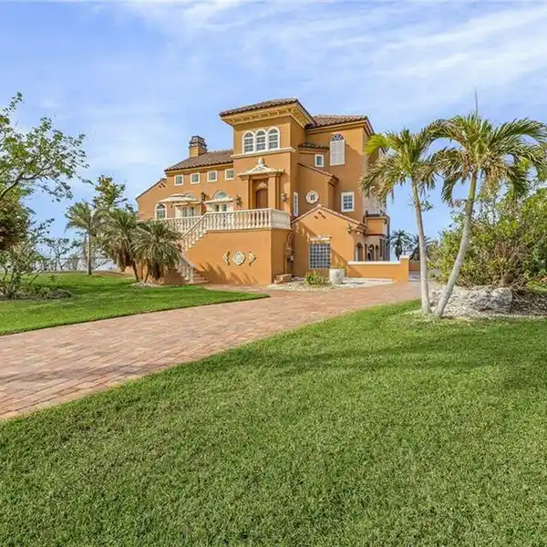 GORGEOUS CUSTOM HOME IN PRIVATE GALT ISLAND