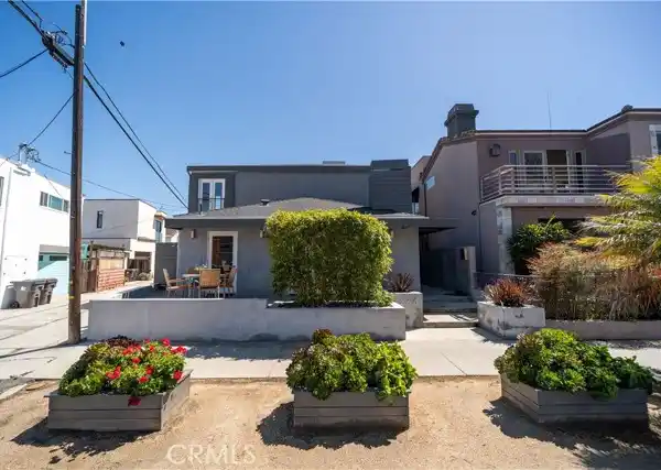 EXQUISITE RESIDENCE IN NAPLES ISLAND