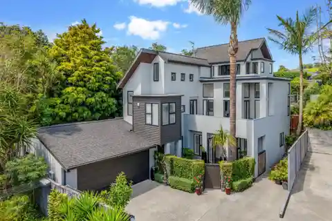 Expertly Configured and Beautifully Presented Home