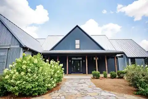 Contemporary One-Level Home on 34.5 Acres