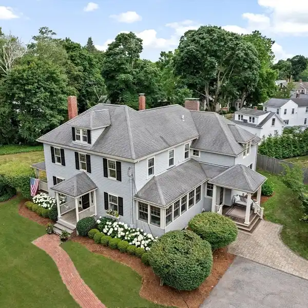 BEAUTIFULLY RENOVATED HOME ON ICONIC MIDDLE STREET