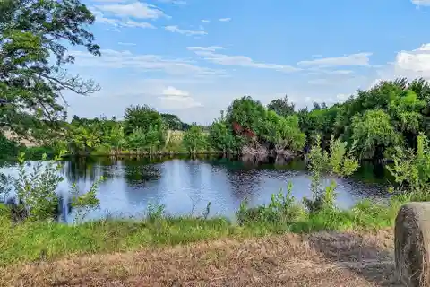 Spacious Tract Ideal for Development or Private Residence