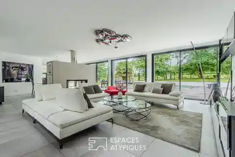 Contemporary Villa on the Edge of a Vineyard