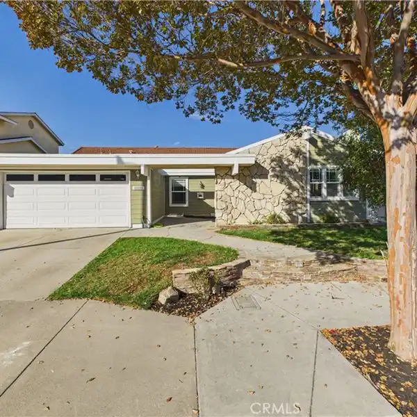 SPACIOUS SEVILLE HOME FILLED WITH NATURAL LIGHT