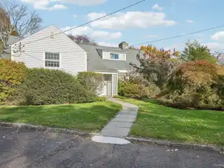 Elegant Colonial Blends Classic Charm