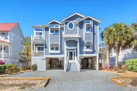 Coastal Elegance in East Beach Oak Island