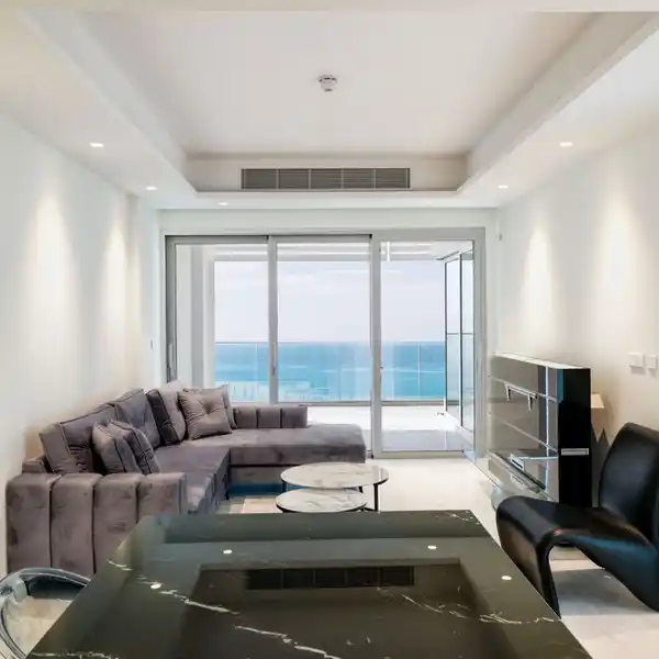 BEAUTIFUL SEASIDE APARTMENT