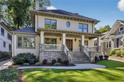 Light-Filled Interiors with Open Layout for Entertaining