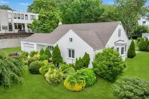 Beautiful Expanded Ranch in Saddle Rock