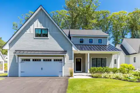 Modern Comforts in Charming Neighborhood