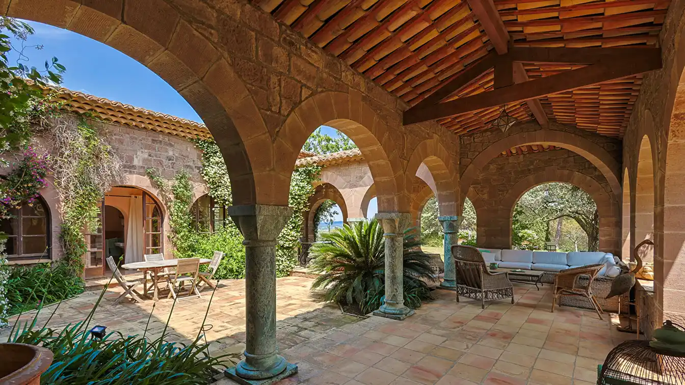 Exceptional Estate in the Heart of the Var Scrubland