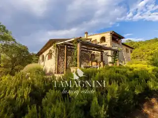 Elegant Countryside Villa with Panoramic Views