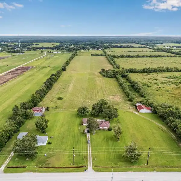 VERSATILE 25-ACRE PROPERTY