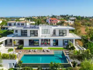 Magnificent Villa with Breathtaking Sea Views