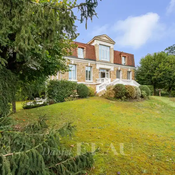 MAGNIFICENT 1920S PROPERTY