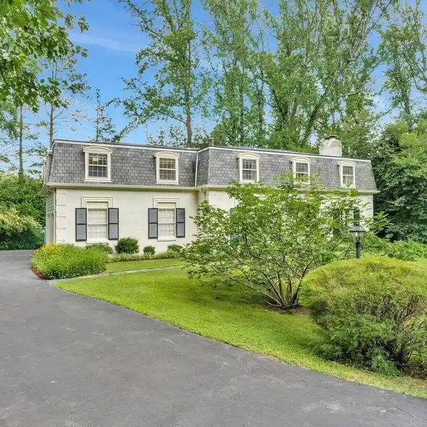 STUNNING FAMILY HOME ON QUIET MCLEAN CUL-DE-SAC