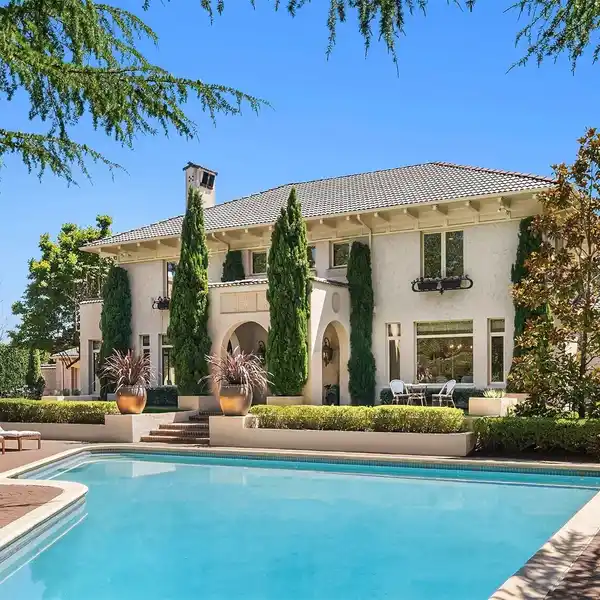 A SPLASH OF HOLLYWOOD IN COVETED MT BAKER