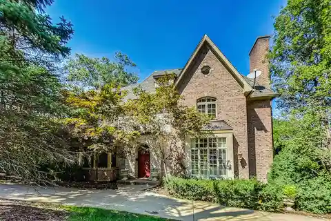 Elegant Spacious Home in a Green Setting
