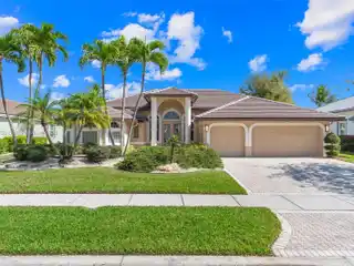 Gorgeous Waterfront Pool Home in the Heart of Coral Springs