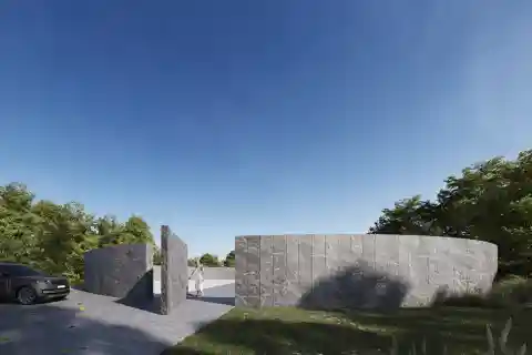 Innovative Modern Villa with Elegant Curves