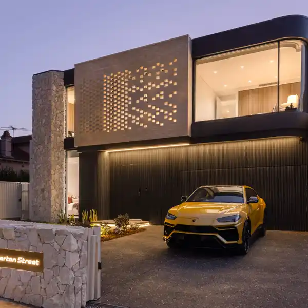 MASTERFULLY CURATED MODERN LUXURY RESIDENCE