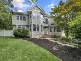Beautiful Home in Coveted Smithtown Location