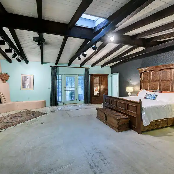 THE RANCH - CHARMING COMPOUND IN HISTORIC FT. LOWELL
