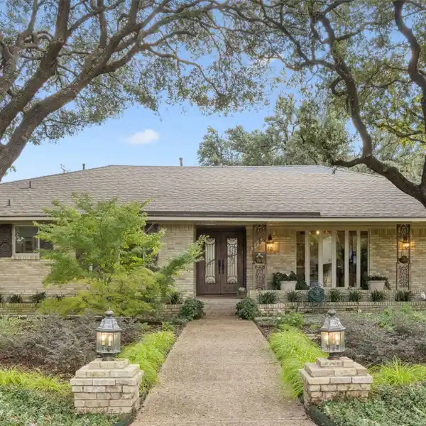 SCHREIBER MANOR HOME WITH POOL AND GARDEN