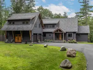 Stunning Country and Lakeside Living