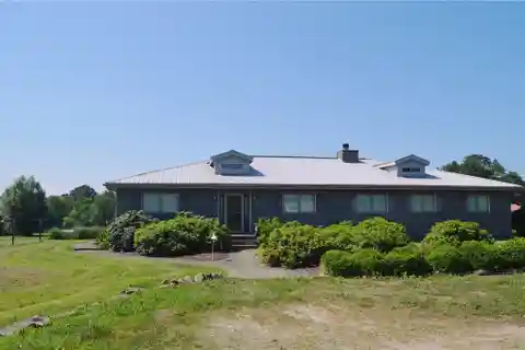 Eco-Farm Sanctuary Just Minutes from Town