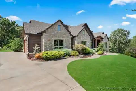 Impeccably Built Sunrise Ridge Dream Home