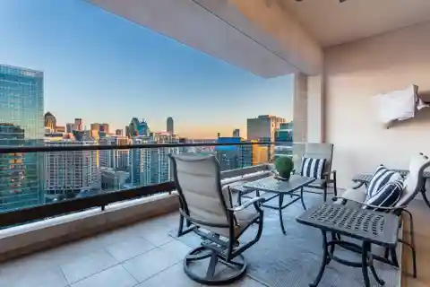 Bespoke Sub-Penthouse Stoneleigh Residence