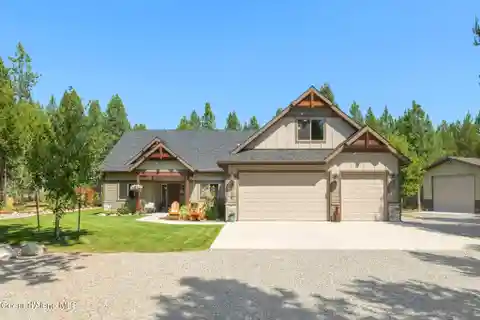 Lovely Single-Level Home in Exclusive Lone Mountain Estates